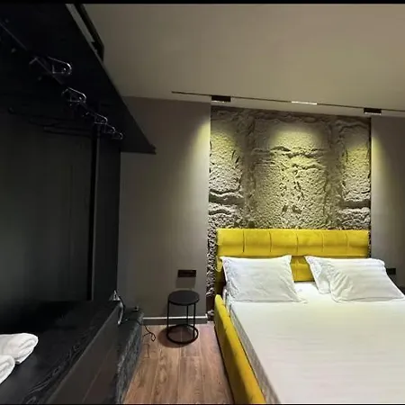 Skanderbeg Square Apartmán *